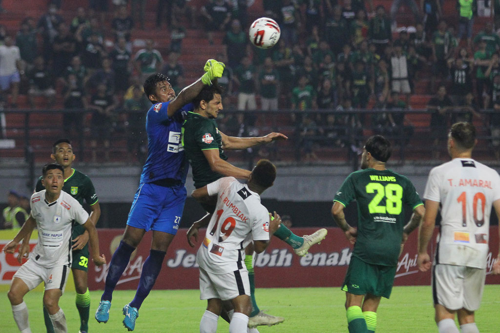 Sementara tiga gol Bajul Ijo disumbangkan oleh David Da Silva menit ke-42, Mahmpud Eid menit ke-74, dan Rendy Irwan Saputra menit ke-90+1.