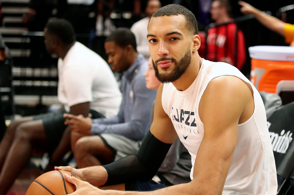 Bintang pemain Utah Jazz, Rudy Gobert, dinyatakan positif virus korona. Hal ini membuat kompetisi National Basketball Association (NBA) untuk sementara dihentikan. AFP Photo/George Frey