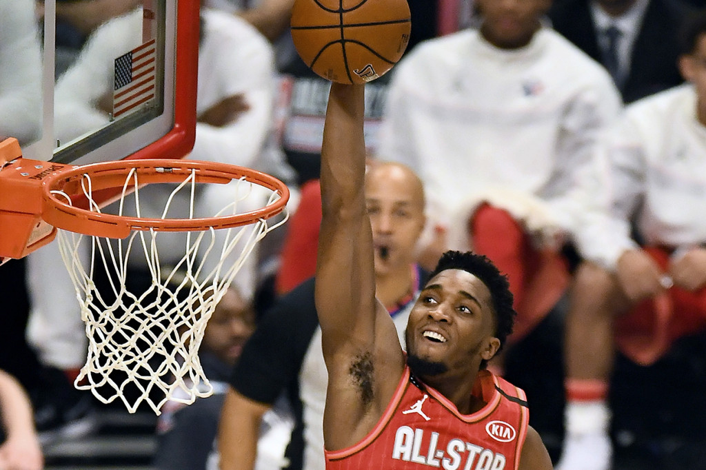 Donovan Mitchell. Dia adalah pemain NBA kedua yang dikonfirmasi telah tertular virus. Mitchell berbicara tentang tes positifnya di akun Instagram. AFP Photo/Stacy Revere

