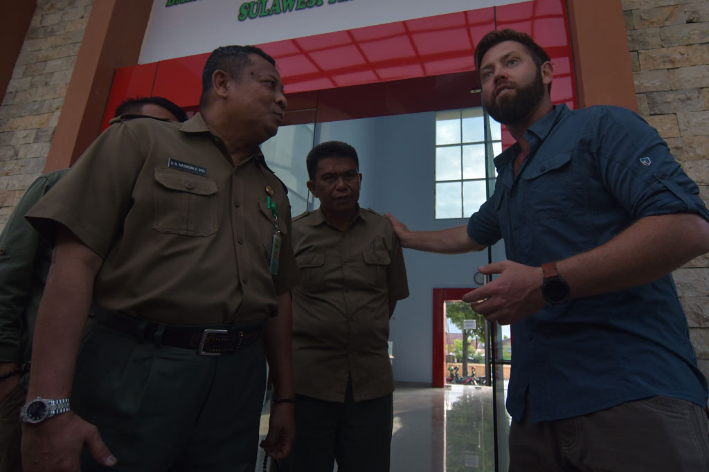 Galante menyatakan bahwa selama pengamatan, buaya berkalung ban tersebut menurutnya cukup pintar, sehingga beberapa kali upaya penyelamatan selalu gagal. 