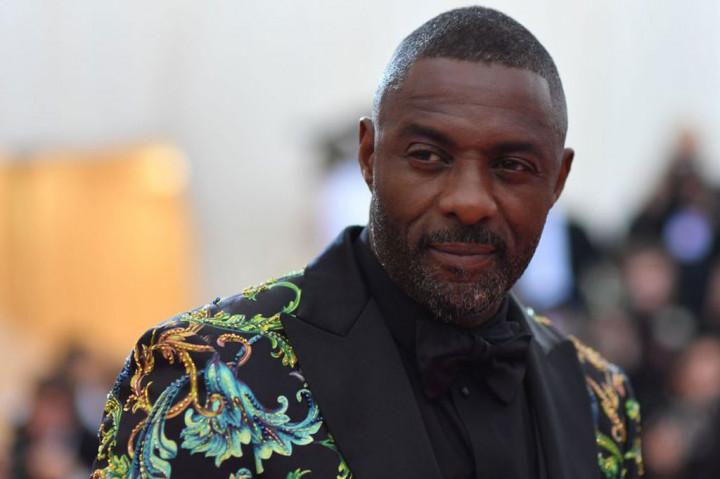 Elba mengatakan dia dites setelah baru-baru ini melakukan kontak dengan seseorang yang positif virus korona. 