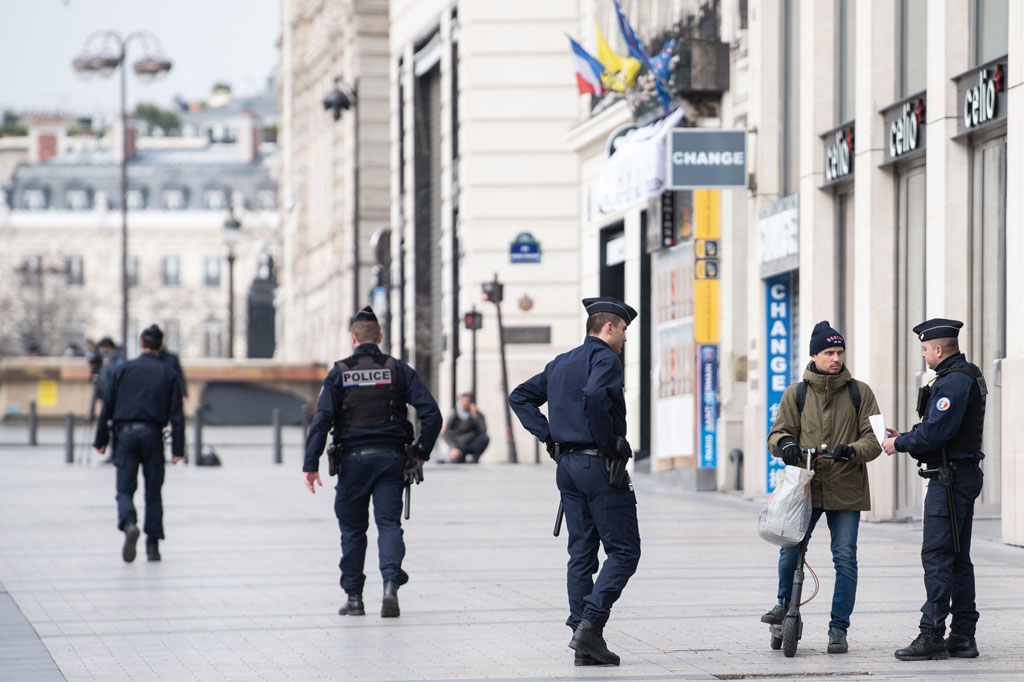 Macron mengatakan bahwa mulai Selasa, 17 Maret 2020 tengah malam waktu setempat, semua orang harus tinggal di rumah, kecuali untuk berbelanja kebutuhan sehari-hari, pergi ke tempat kerja, berolah raga atau berobat.