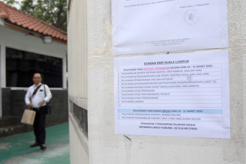Sejumlah layanan di KBRI KL terpaksa dihentikan untuk sementara waktu setelah Perdana Menteri Malaysia Muhyiddin Yassin mengumumkan bahwa pemerintah Malaysia memutuskan untuk melaksanakan 'lockdown' (Perintah Kawalan Pergerakkan) mulai 18 Maret hingga 31 Maret 2020 di seluruh negara bagian.