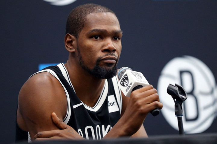 Peraih gelar MVP NBA dua kali, Kevin Durant, menjadi salah satu dari empat pemain Brooklyn Nets yang baru saja dikonfirmasi positif tertular virus korona covid-19.