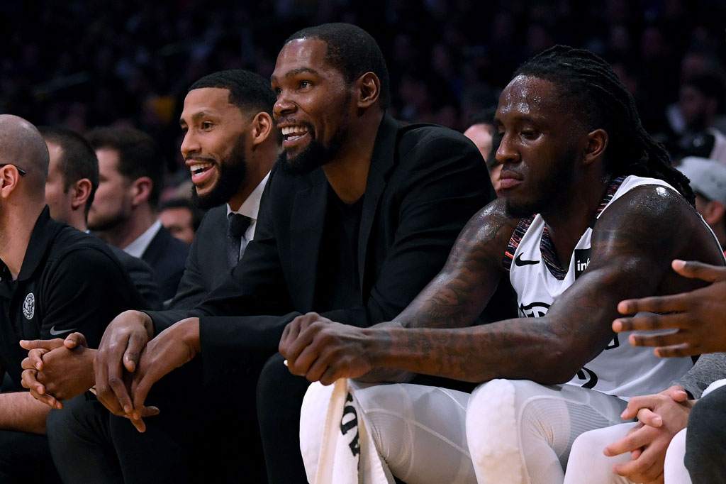 Dengat tambahan empat pemain Nets, hingga kini di NBA sudah ada tujuh pemain yang positif tertular covid-19, diawali pebasket Utah Jazz Rudy Gobert. Rekan setim Gobert, Donovan Mitchell, juga tertular covid-19, serta pemain Detroit Pistons Christian Wood. 