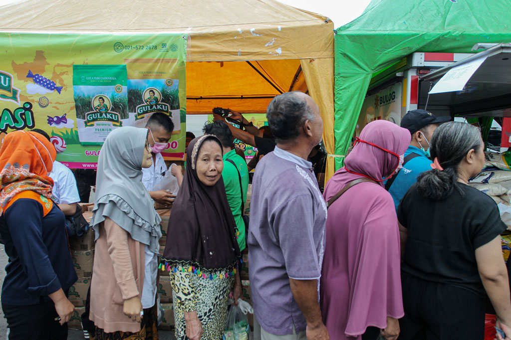 Dalam operasi pasar tersebut, Bulog menggandeng Dinas Perdagangan Provinsi DKI Jakarta, serta pelaku swasta dari Gulaku. Pada operasi pasar hari ini, Pemerintah menyediakan 10 ton gula pasir konsumsi yang dijual seharga Rp12.500 per kilogram. Hal itu karena harga gula pasir konsumsi masih terpantau tinggi.