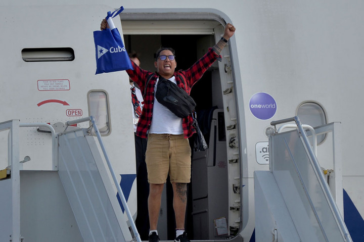 Setelah turun, para penumpang dan awak dibawa ke bandara internasional Jose Marti Havana sebelum mereka diangkut ke Inggris dalam empat pesawat.