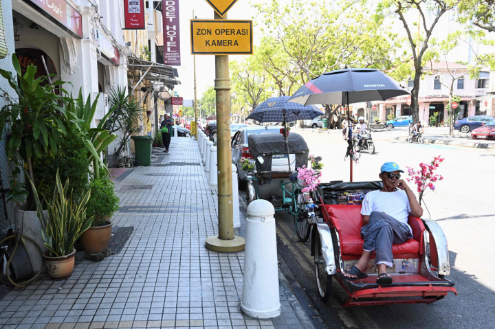Malaysia telah mengkonfirmasi 673 kasus virus Korona di wilayahnya, dengan dua orang meninggal dunia. Jumlah ini merupakan yang terbanyak di kawasan Asia Tenggara.