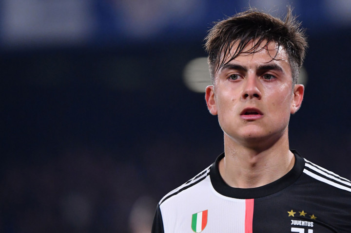 Dybala dan Oriana telah mengisolasi diri di rumah mereka di Turin sejak Rugani menjadi pemain Serie A pertama yang dinyatakan positif pada 11 Maret. AFP Photo/Alberto Pizzoli