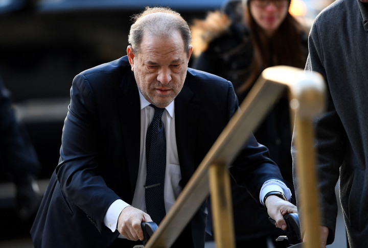 Weinstein disebut menjadi salah satu dari dua tahanan di Wende Correctional Facility New York, AS, yang dites positif terkena Covid-19.