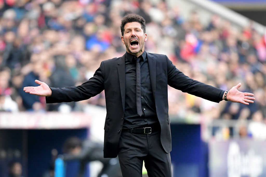 Sementara itu, menurut majalah Prancis itu, pelatih Atletico Madrid Diego Simeone menjadi pelatih dengan gaji tertinggi di dunia dengan 40,5 juta euro (Rp723 miliar). Tepat kedua Antonio Conte dari Inter Milan yang bergaji 30 juta euro (Rp535 miliar) dan Pep Guardiola di Manchester City yang berpendapatan 27 juta euro (Rp482 miliar). 