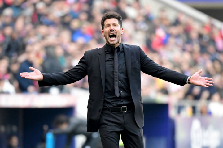 Sementara itu, menurut majalah Prancis itu, pelatih Atletico Madrid Diego Simeone menjadi pelatih dengan gaji tertinggi di dunia dengan 40,5 juta euro (Rp723 miliar). Tepat kedua Antonio Conte dari Inter Milan yang bergaji 30 juta euro (Rp535 miliar) dan Pep Guardiola di Manchester City yang berpendapatan 27 juta euro (Rp482 miliar). 