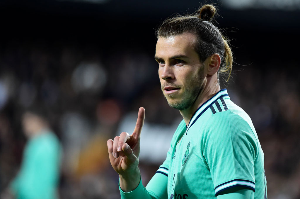 Sementara bintang Real Madrid Gareth Bale menempati urutan keempat dengan total pendapatan per tahun 38,7 juta euro (Rp691 miliar).  