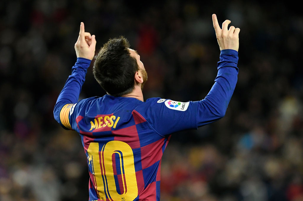 Lionel Messi, Cristiano Ronaldo, dan Neymar masih menjadi pesepak bola berbayaran paling tinggi di dunia, kata majalah France Football. French Football menghitung total pendapatan tahunan bintang Barcelona Messi sebesar 131 juta euro (Rp2,3 triliun).  