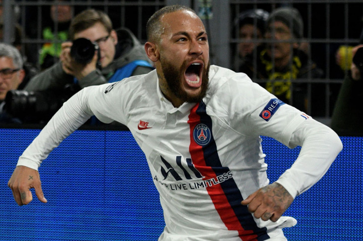 Bintang Paris Saint-Germain asal Brasil, Neymar, yang pindah ke Prancis dari Barcelona sebagai pemain termahal di dunia pada 2017, berada pada urutan ketiga dengan total pendapatan 95 juta euro (Rp1,6 triliun).