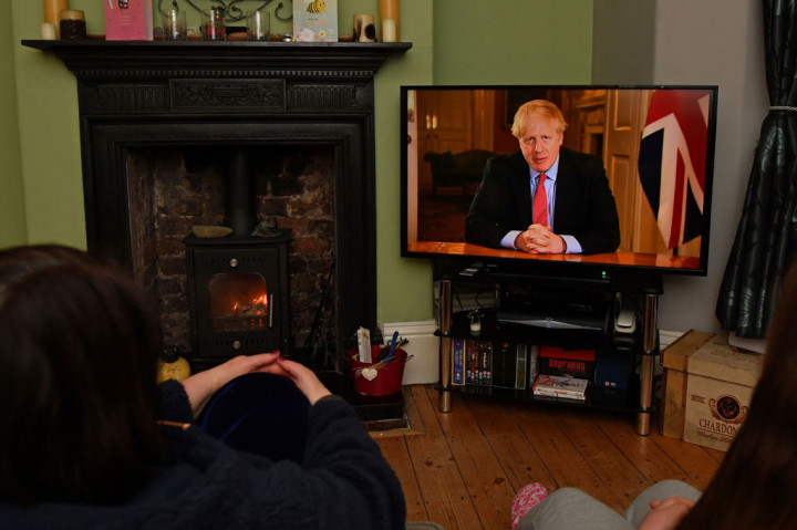 Boris Johnson memerintahkan pemberlakuan 'lockdown' setidaknya selama tiga pekan.