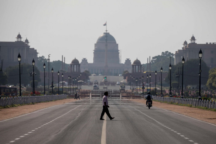 Prancis, Italia, Argentina, negara bagian California AS, Irak, dan Rwanda juga telah meluncurkan lockdown. Yunani adalah negara terbaru yang memberlakukan tindakan lockdown, yang mulai berlaku pada Senin pagi.