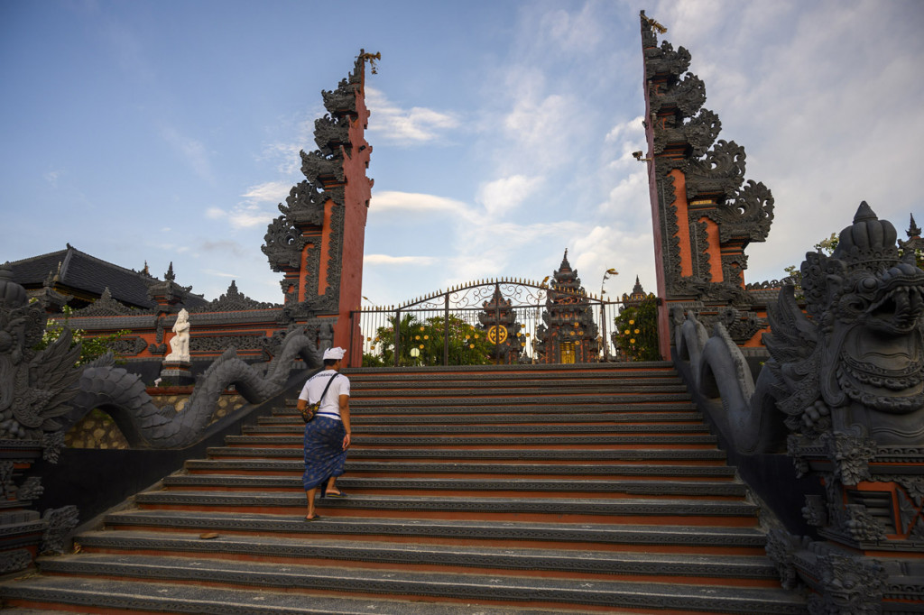 Mengikuti anjuran pemerintah, Parisada Hindu setempat meniadakan ritual persembahyangan bersama menyambut hari raya Nyepi untuk mencegah penyebaran Virus Korona (COvid-19), kecuali dilakukan sendiri-sendiri dan tidak secara berkelompok.