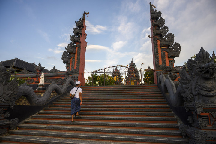 Mengikuti anjuran pemerintah, Parisada Hindu setempat meniadakan ritual persembahyangan bersama menyambut hari raya Nyepi untuk mencegah penyebaran Virus Korona (COvid-19), kecuali dilakukan sendiri-sendiri dan tidak secara berkelompok.