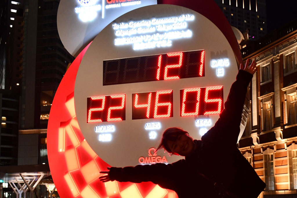 Olimpiade Tokyo 2020 tadinya dijadwalkan mulai 24 Juli, dan pada Selasa, 24 Maret 2020 jam hitung mundur masih menunjuk ke angka 121 hari, demikian juga dengan jam, menit, dan detik sampai pembukaan Olimpiade.