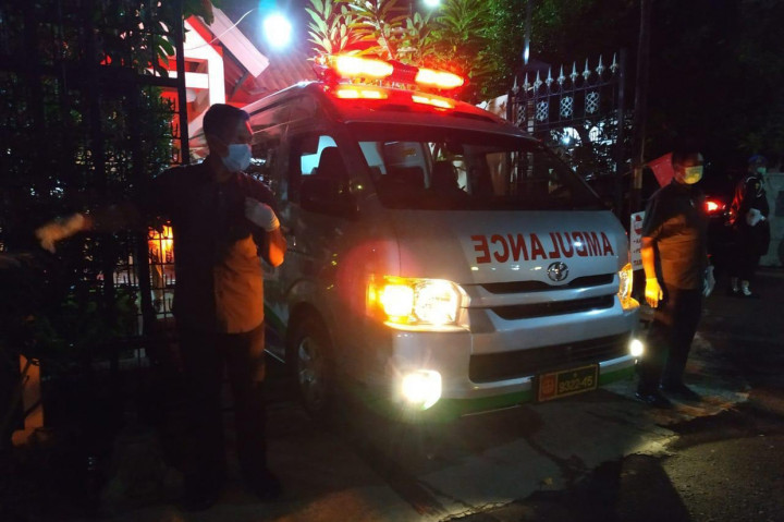 Jenazah tiba di rumah duka, Jln. Pleret Raya No 9 A Kel. Sumber Kec. Banjarsari Kab. Solo pukul 18.41 WIB. Foto: Biro Pers Sekretariat Presiden