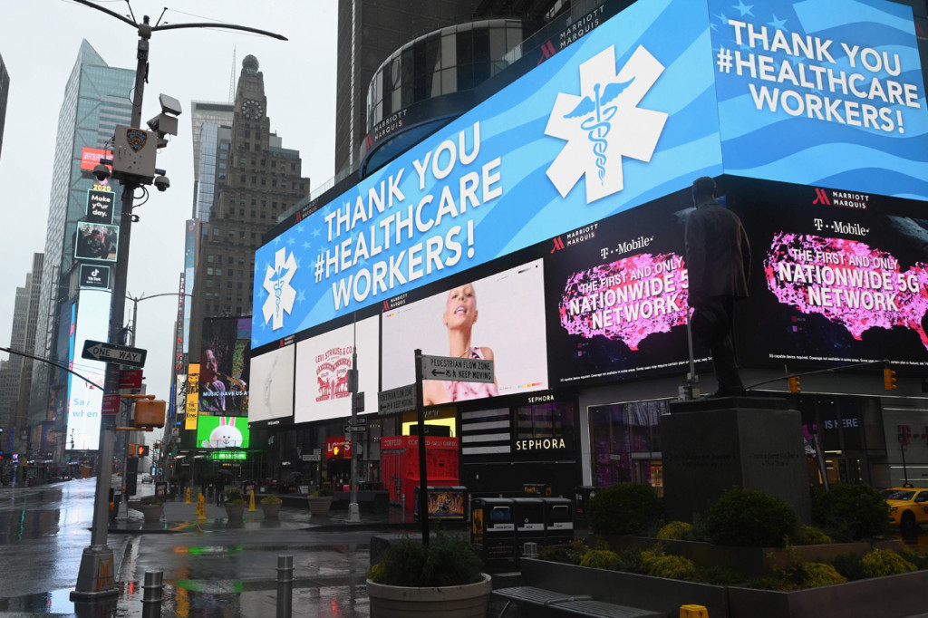 Virus Korona (Covid-19) membuat Kota New York sepi dan lengang. Kota yang memiliki julukan The City That Never Sleeps itu akhirnya 'tertidur'.