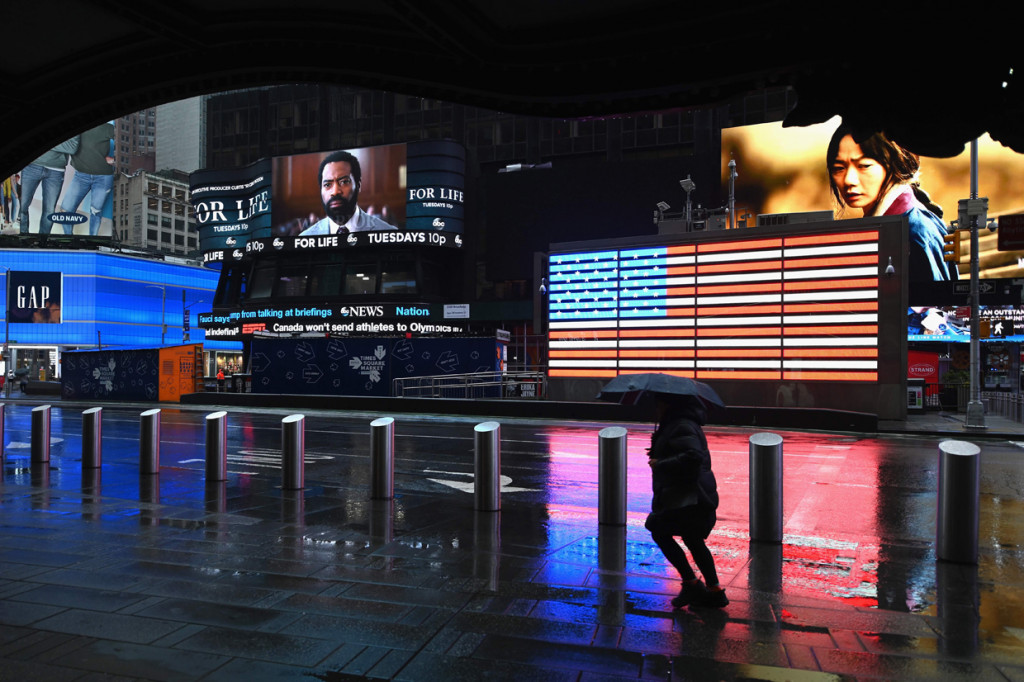 Times Square setiap tahunnya kedatangan 50 juta turis dari seluruh dunia. Namun sepanjang pekan ini suasana di lokasi tersebut berubah drastis. Hanya ada segelintir orang yang beraktivitas di sana.