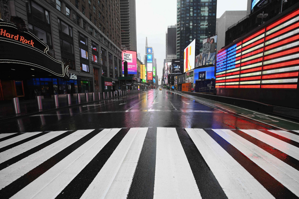 AS sendiri menempati urutan ketiga dalam daftar negara dengan kasus corona terbanyak di dunia, menyusul Tiongkok dan Italia.