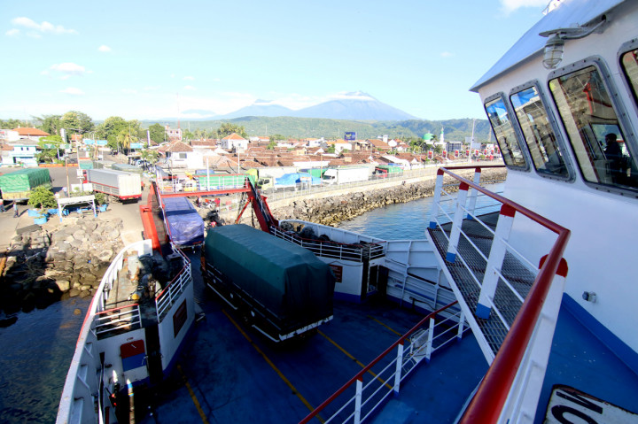 Pelabuhan penyeberangan Ketapang-Gilimanuk kembali beroperasi seperti biasa, setelah sebelumnya ditutup untuk menghormati umat Hindu di Bali yang merayakan Hari Raya Nyepi tahun 1942 Caka.
