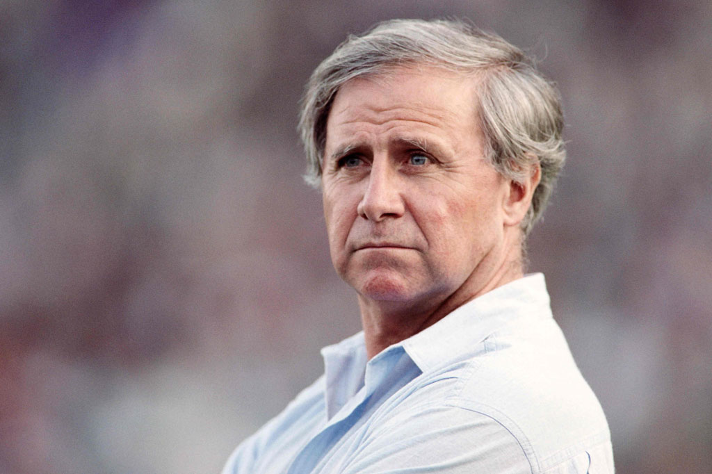 Mantan pelatih Timnas Prancis Michel Hidalgo meninggal dunia pada Kamis, 26 Maret 2020. Hidalgo meninggal pada usia 87 tahun setelah berjuang melawan penyakit yang dideritanya. Hidalgo lahir pada 22 Maret 1933. 