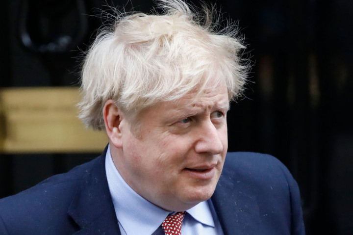 Namun, Johnson menyebut dia akan tetap melanjutkan tugas memimpin rapat-rapat pemerintah dalam mengambil langkah penanganan krisis covid-19 melalui telekonferensi.