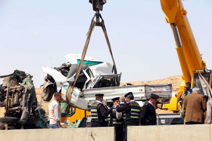 Kecelakaan itu terjadi beberapa jam setelah pemberlakuan jam malam yang diberlakukan Pemerintah Mesir untuk menghambat penyebaran virus korona atau covid-19.