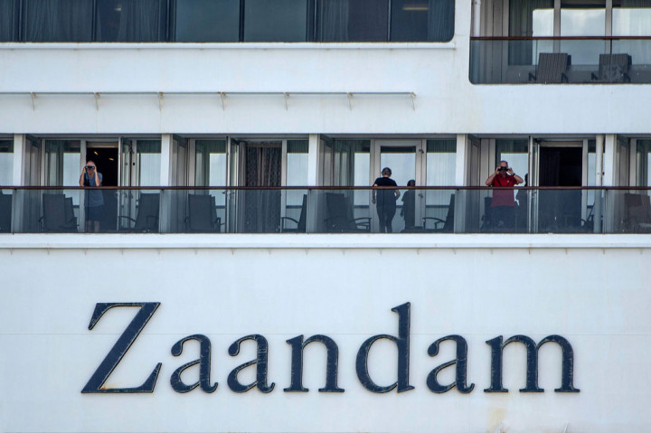 Zaandam beberapa hari terakhir terdampar di lepas pantai Pasifik Amerika Selatan, perairan teritorial Panama, setelah dicegah berlabuh di beberapa negara karena ketakutan akan covid-19.