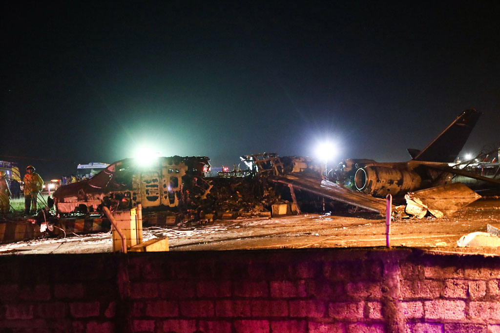Pesawat Westwind tersebut akan menuju Bandara Haneda dengan misi evakuasi medis dengan membawa enam awak  asal Filipina dan dua penumpang, yaitu seorang warga Amerika dan seorang warga Kanada, kata pihak berwenang tanpa menyebut namanya.