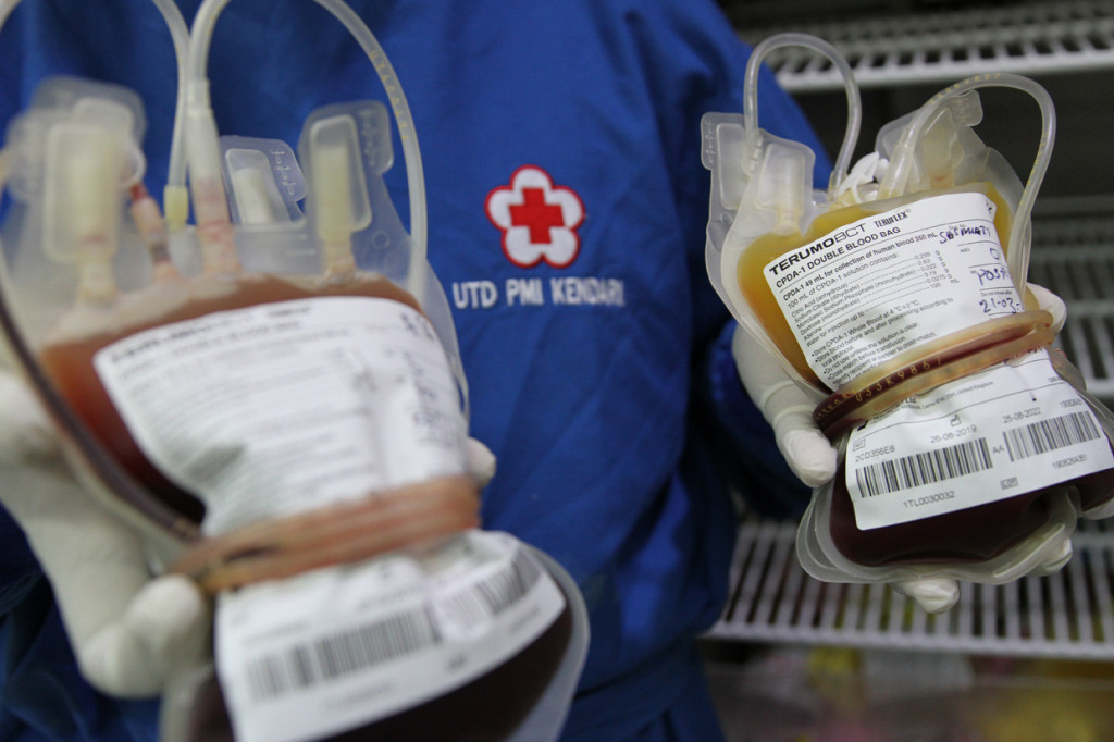 Stok darah di PMI Kendari per 30 Maret 2020 kosong akibat minimnya donor darah sejak merebaknya wabah virus korona (covid-19), sementara permintaan kantong darah selalu ada setiap hari dari pihak rumah sakit. 
