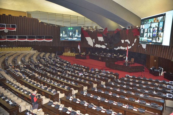 Rapat paripurna kali ini dihadiri 45 anggota secara langsung dan 297 anggota secara virtual.