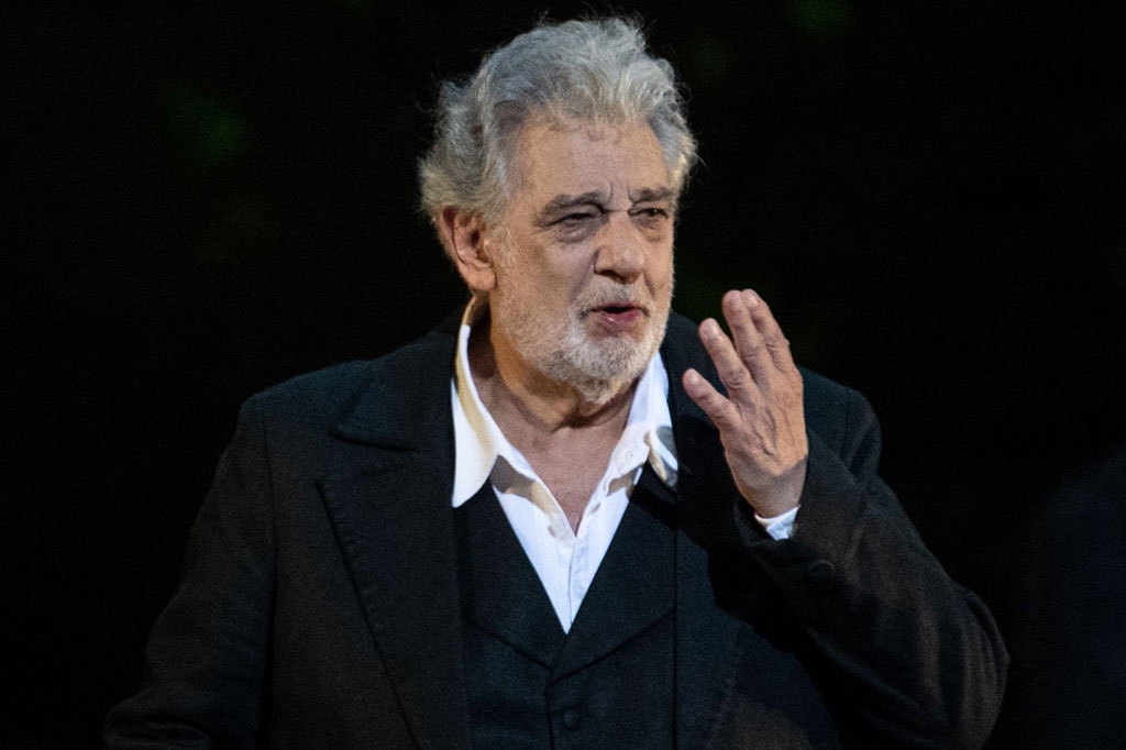 Bintang opera berusia 79 tahun itu mengatakan pada 22 Maret ia dinyatakan positif mengidap virus korona. Dia kemudian dirawat di rumah sakit.