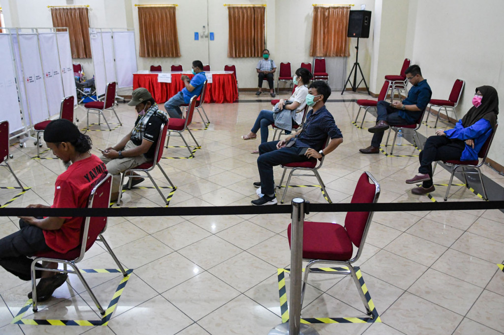 Menurut Wakil Kepala Unit Transfusi Darah PMI Provinsi DKI Jakarta Ni Ken Ritchie, meluasnya pandemi Covid-19 menyebabkan stok darah menurun hingga 90 persen untuk seluruh golongan darah.