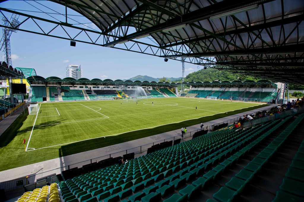 Klub tersebut juga sampai terpaksa memutuskan kontrak 17 pemainnya yang menolak pengurangan gaji. 