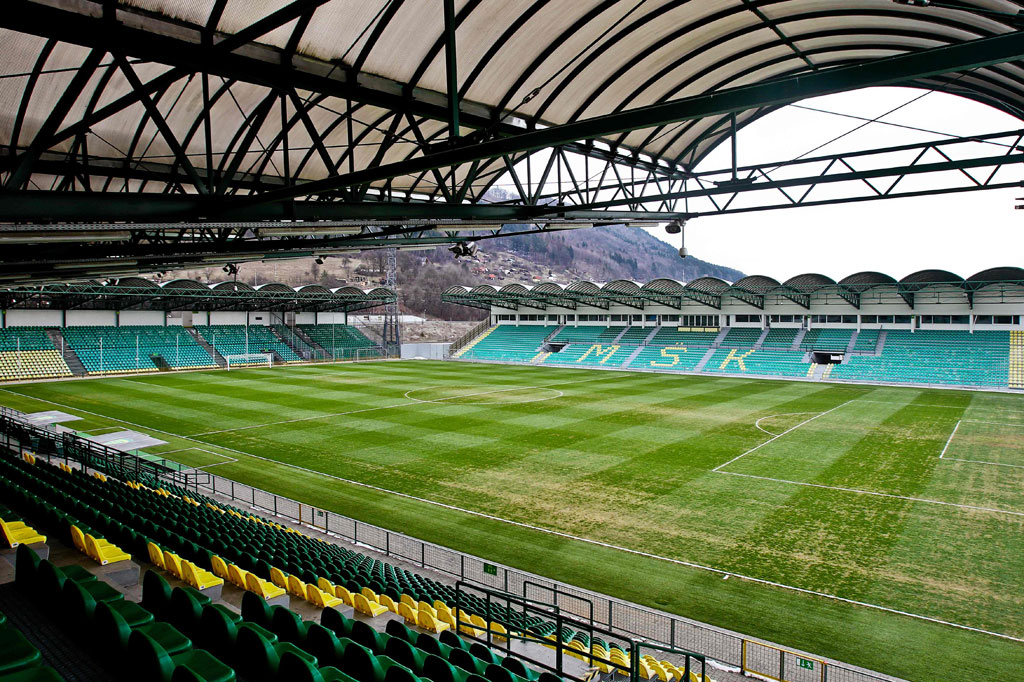 Klub juga sudah meminta para pemain untuk mengikuti program pengurangan gaji sementara dalam upaya mengkompensasikan kerugian finansial setelah musim kompetisi terhenti. 