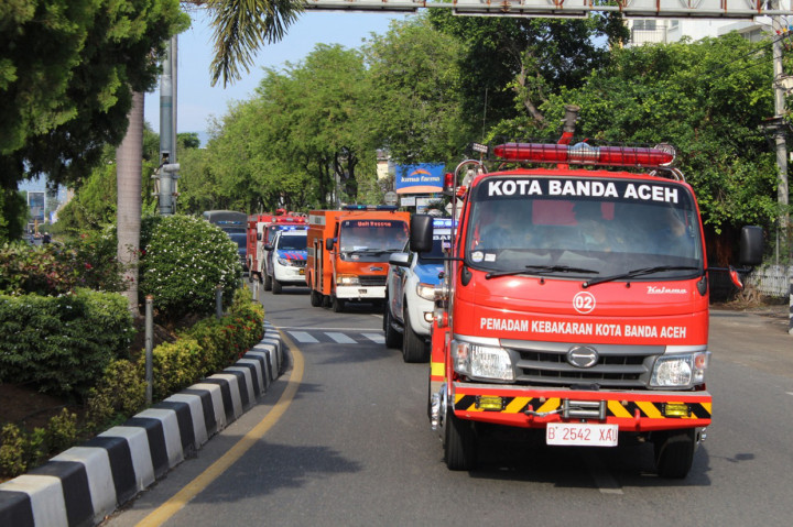 Ada juga Dauble cabin 4 unit, mobil tangki TNI 1 unit, Dauble cabin TNI 3 unit dan Mobil Dinas Damkar 4 unit. 