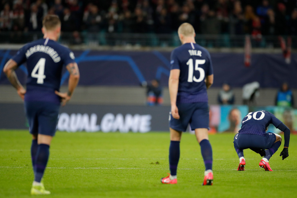 Dengan pengurangan gaji, plus menerapkan skema cuti Inggris, yang memungkinkan staf bisa mengklaim 80% upahnya, roda-roda klub diharapkan bisa tetap berjalan. AFP Photo/Odd Andersen
