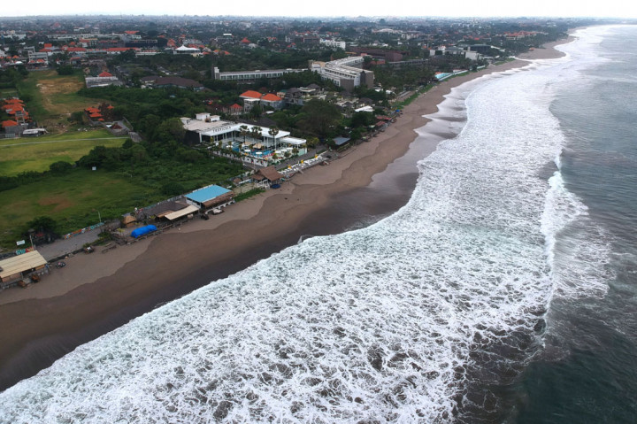 Pemerintah Kabupaten Badung memperpanjang penghentian operasional sementara objek wisata di wilayahnya hingga 21 April 2020 mendatang sebagai salah satu upaya pencegahan penyebaran covid-19 atau virus korona.