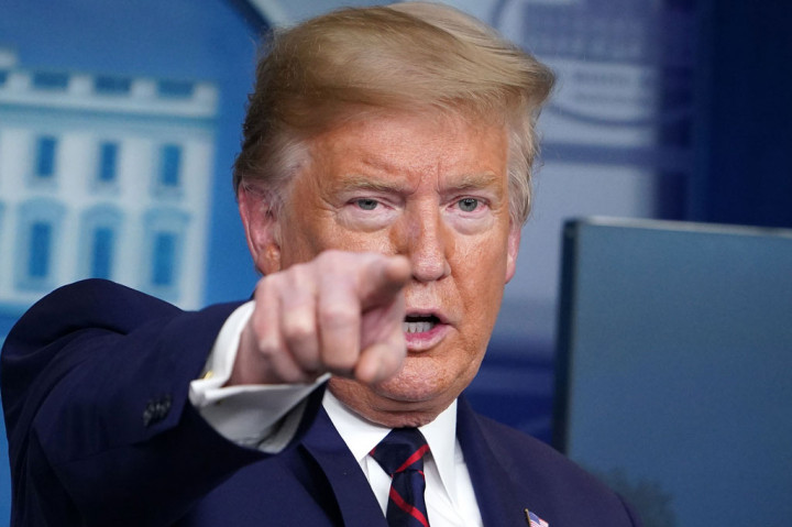 Pejabat Gedung Putih menjelaskan bahwa Trump menjalani tes yang baru dirilis oleh perusahaan kesehatan asal AS, Abbott Laboratories, yang hasilnya bisa keluar dalam waktu 15 menit atau bahkan kurang.