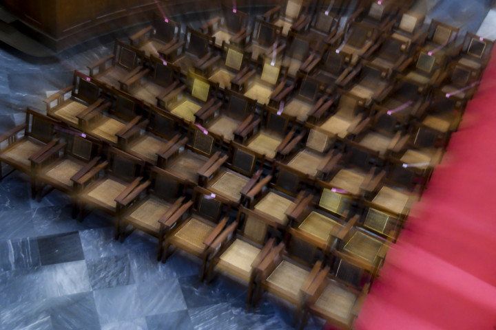 Suasana bangku kosong di Gereja GPIB Immanuel, Jakarta, Minggu, 5 April 2020.