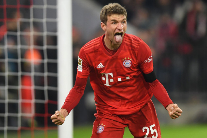 Mueller, 30, telah bermain sebanyak 521 kali untuk Bayern sejak naik ke tim utama pada 2008, memenangkan delapan gelar liga, lima Piala Jerman dan Liga Champions 2013. Mueller telah mencetak 195 gol.