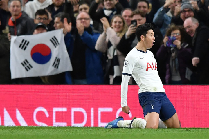 Son seharusnya menempuh wajib militer selama 21 bulan. Namun, dia mendapatkan pengecualian pada 2018 saat menjadi bagian dari timnas Korsel yang menjuarai Asian Games.