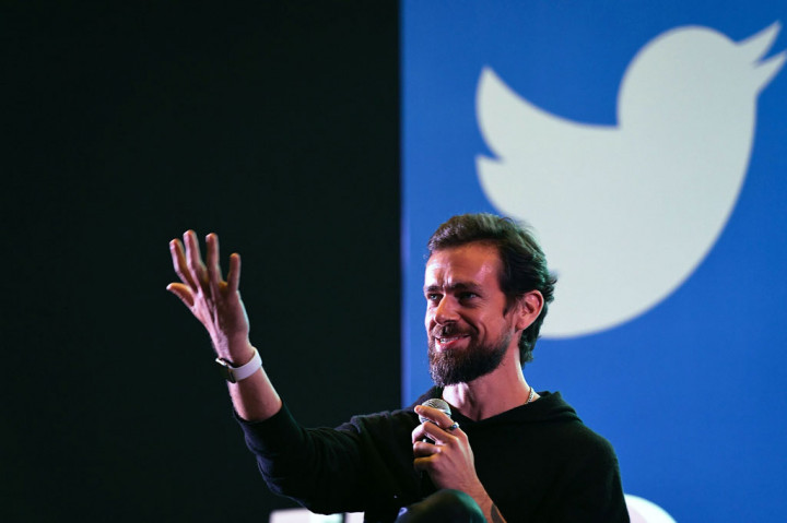 Kekayaan bersih Dorsey diperkirakan sekitar USD3 miliar, termasuk sahamnya di Twitter dan Square. Dia mengatakan memilih untuk menggunakan ekuitasnya dari grup pembayaran di Square Inc karena memiliki bagian lebih besar di perisahaan tersebut dibanding di Twitter.