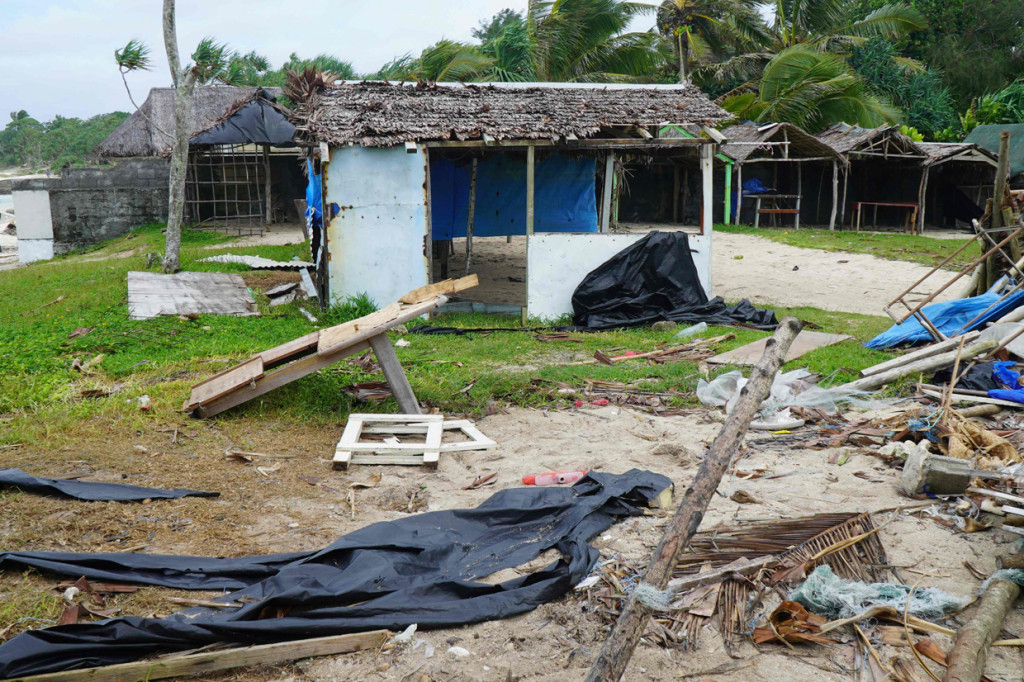 Terlihat bangunan-bangunan yang hancur karena badai. AFP Photo/Philippe Carillo