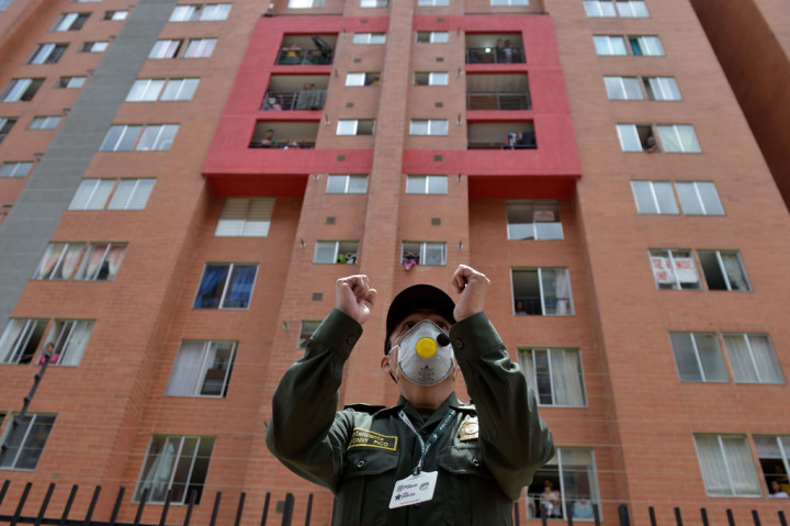 Tujuan polisi melakukan kegiatan tersebut adalah untuk menjaga semangat warga untuk tetap berada di rumah selama lockdown. 